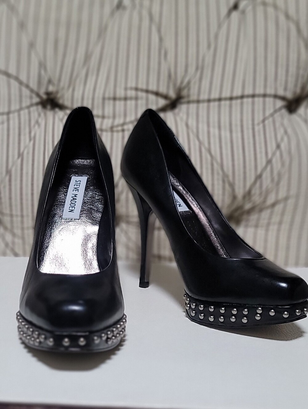 Steve Madden Kallie Black Leather Studded 4.5" Platform Heels Sz 8.5
